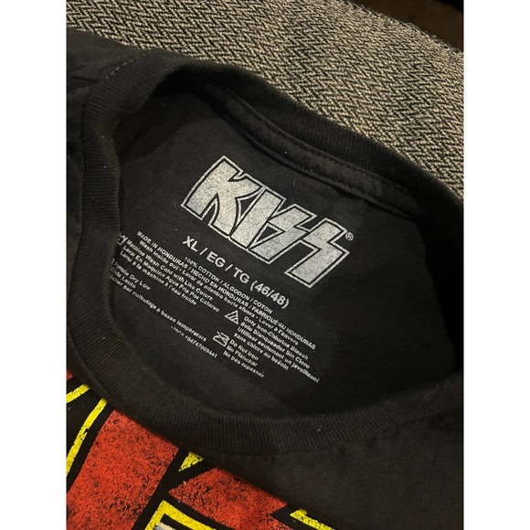 Modern KISS Black World Tour '77 Rock Band Graphic T-Shirt; Mens Size XL Retro - Picture 3 of 3
